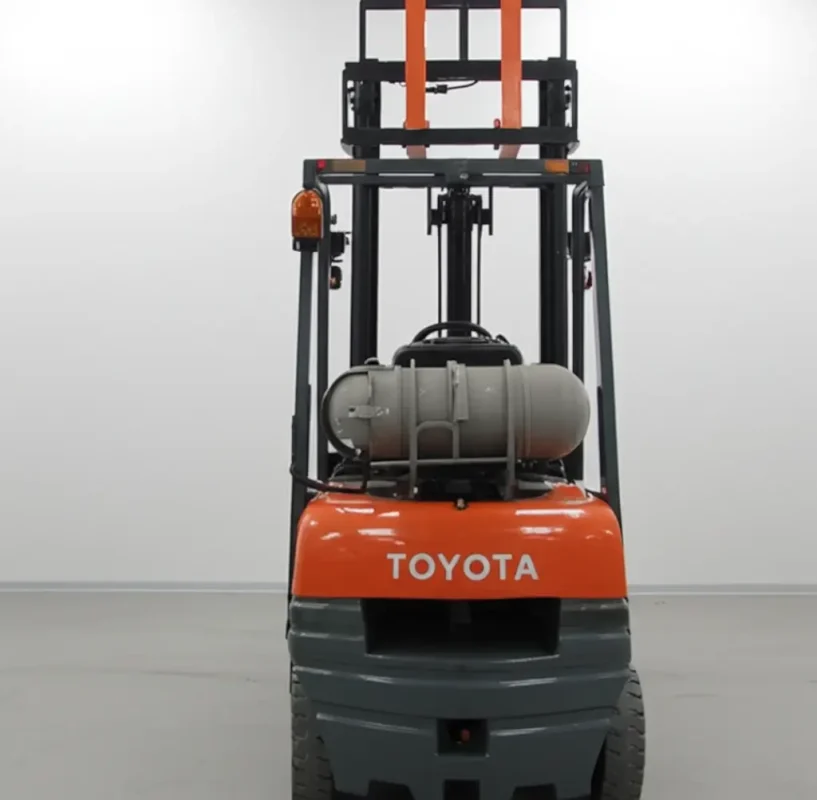 Toyota 6FG15 wózek widłowy (widok tyłu) – wynajem Małopolska, Śląsk, Polska
