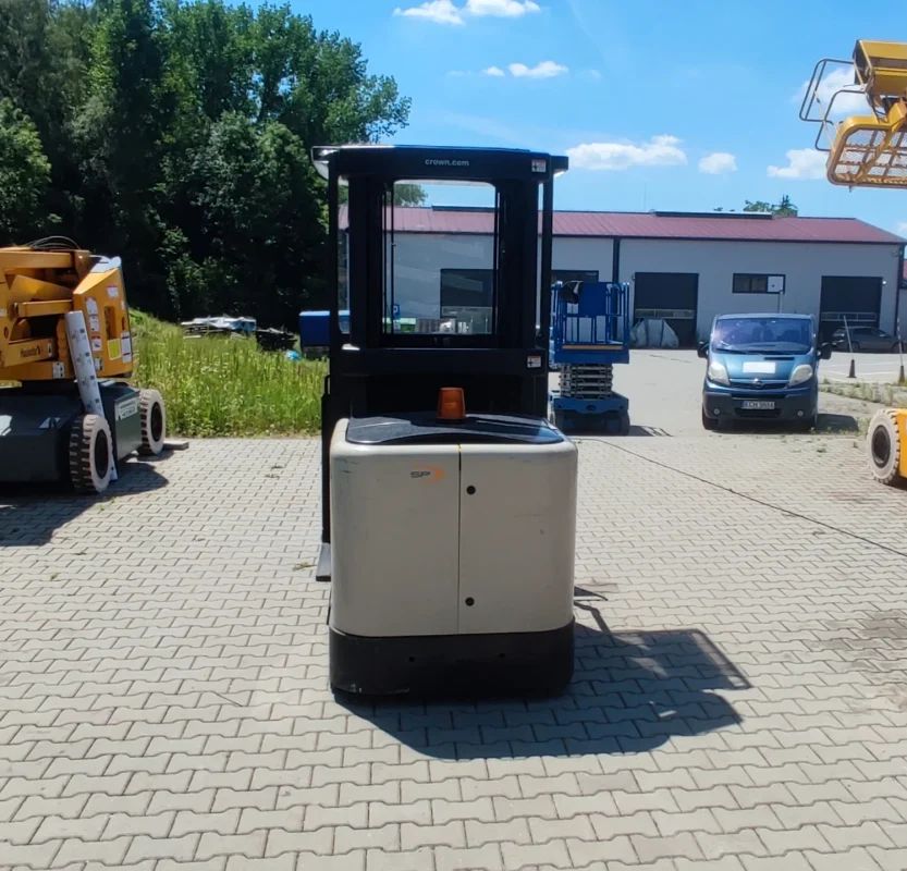 Wózek Crown SP3522-1.0 przeznaczony do pracy w magazynach wysokiego składowania – Dolny Śląsk