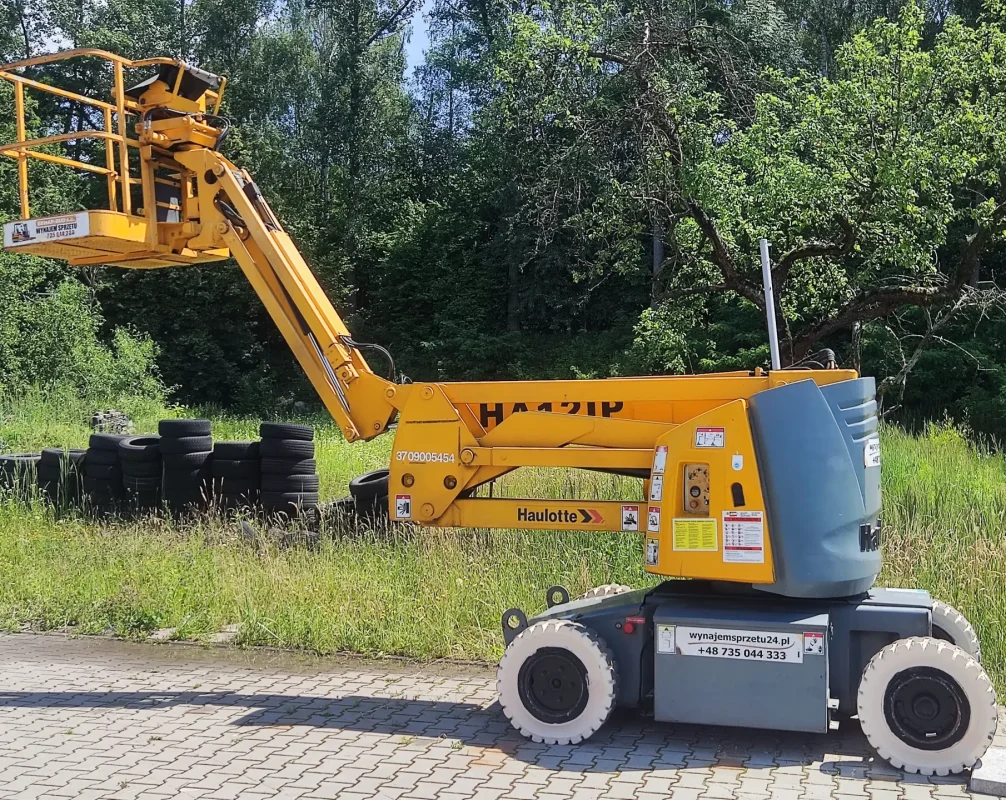 Wynajem podestu ruchomego Haulotte HA 12 IP w Małopolsce, Śląsku, Opolskiem i Dolnośląskiem – elektryczna zwyżka do pracy na wysokości