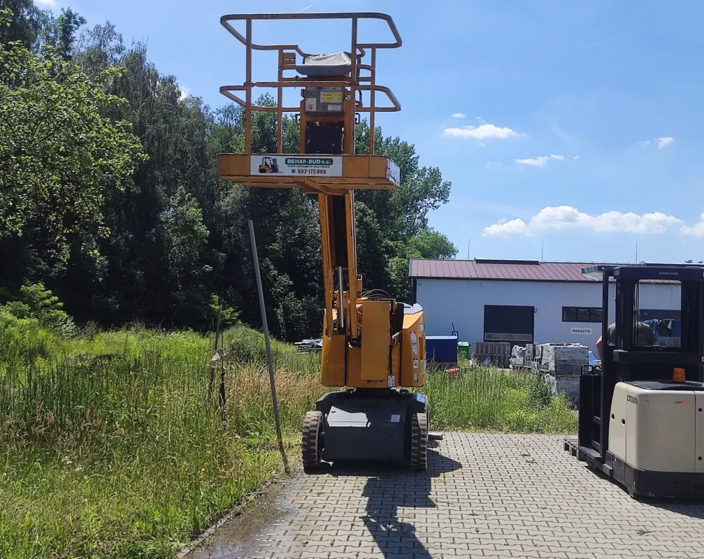 Kosz roboczy podnośnika Haulotte HA 12 IP na wynajem – zwyżka do prac wysokościowych Małopolska Śląskie Opolskie Dolnośląskie