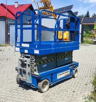 Podest nożycowy Genie GS3246 na wynajem do prac na wysokości